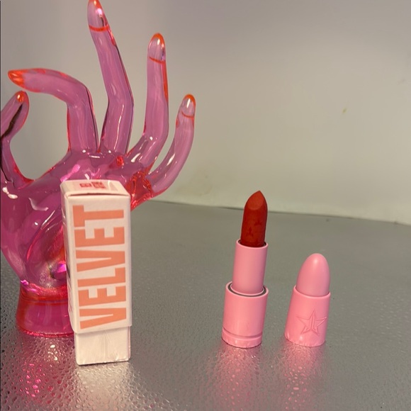 Jeffree Star Velvet Lipstick - Bold Red - Picture 1 of 4